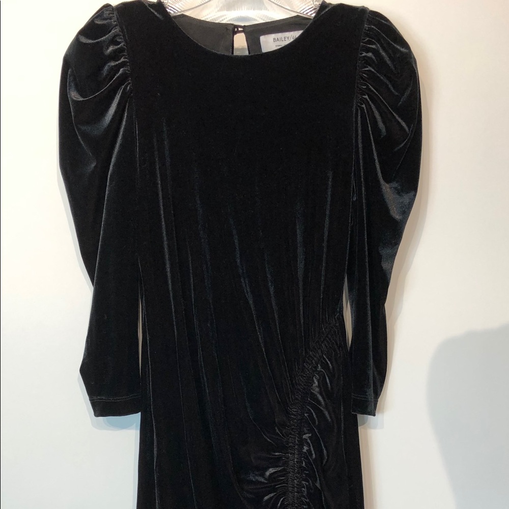 Puff Sleeve Body-con dress velvet dress